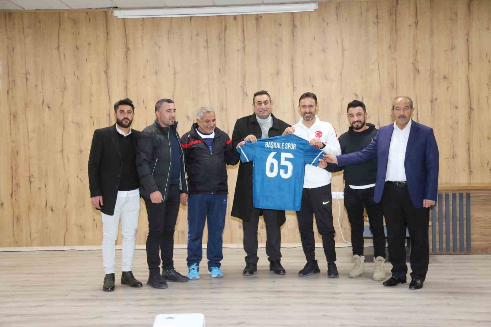 Milli antrenör Başkalelilerle bir araya geldi