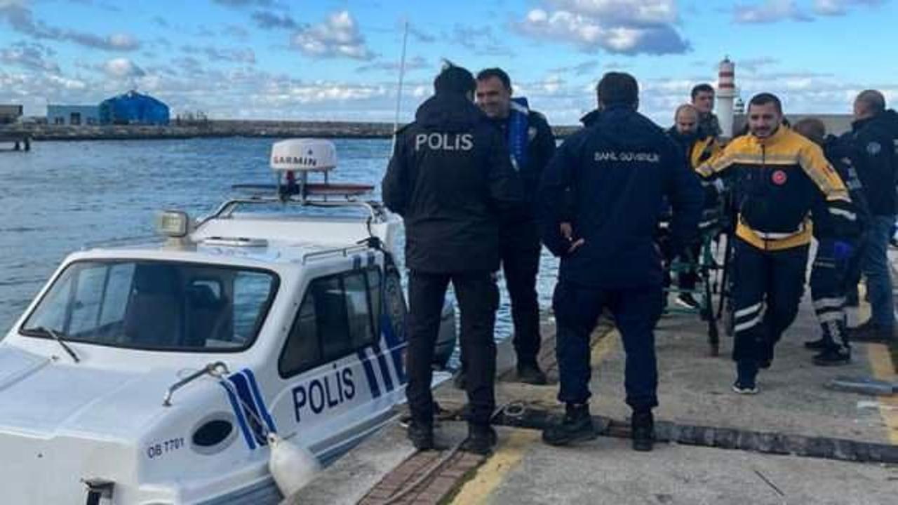 Feribottan atlayan kişiyi deniz polisi kurtardı