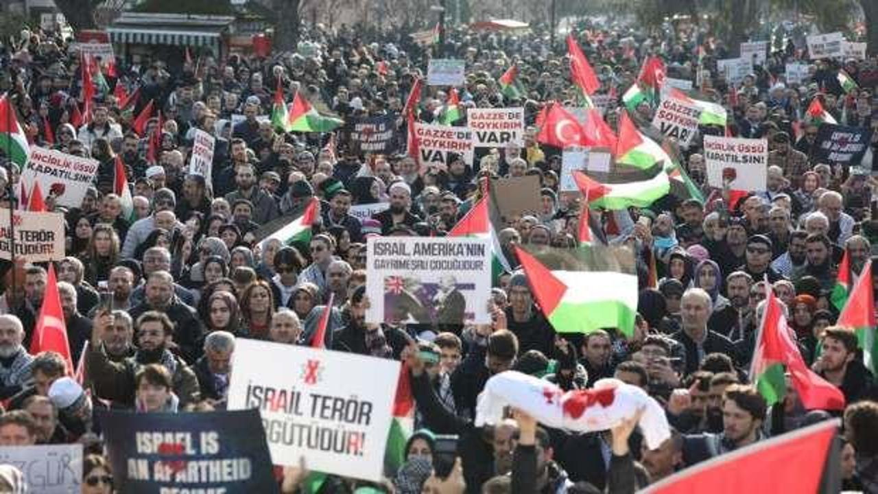 ‘İnsan Hakları Günü’nde on binler Filistin’e destek için yürüdü