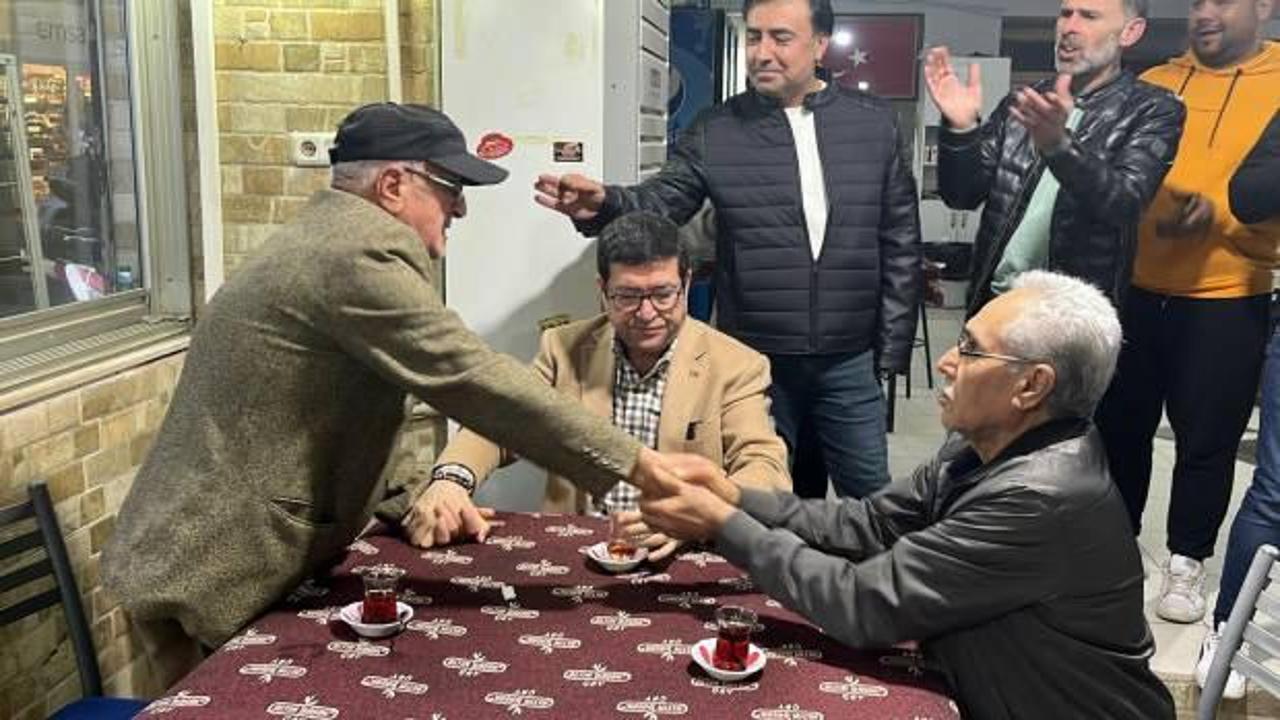 Kahvehanedeki istekalı dede kavgası tatlıya bağlandı