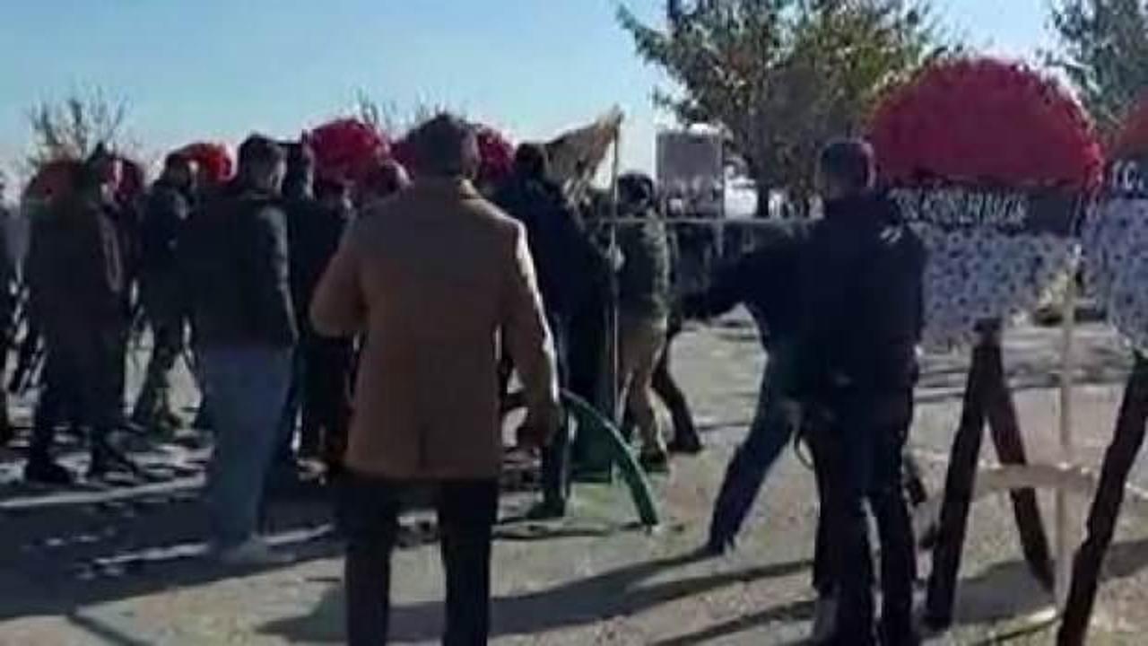 Malatyalı şehit Emre Taşkın’ın cenazesinde CHP’ye tepki: Çelenk parçalandı