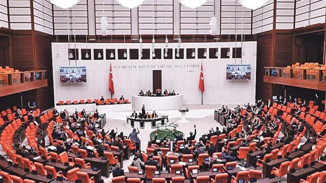 Meclis’te yılın son mesaisi: Çalışan emekliye 5 bin TL ikramiye