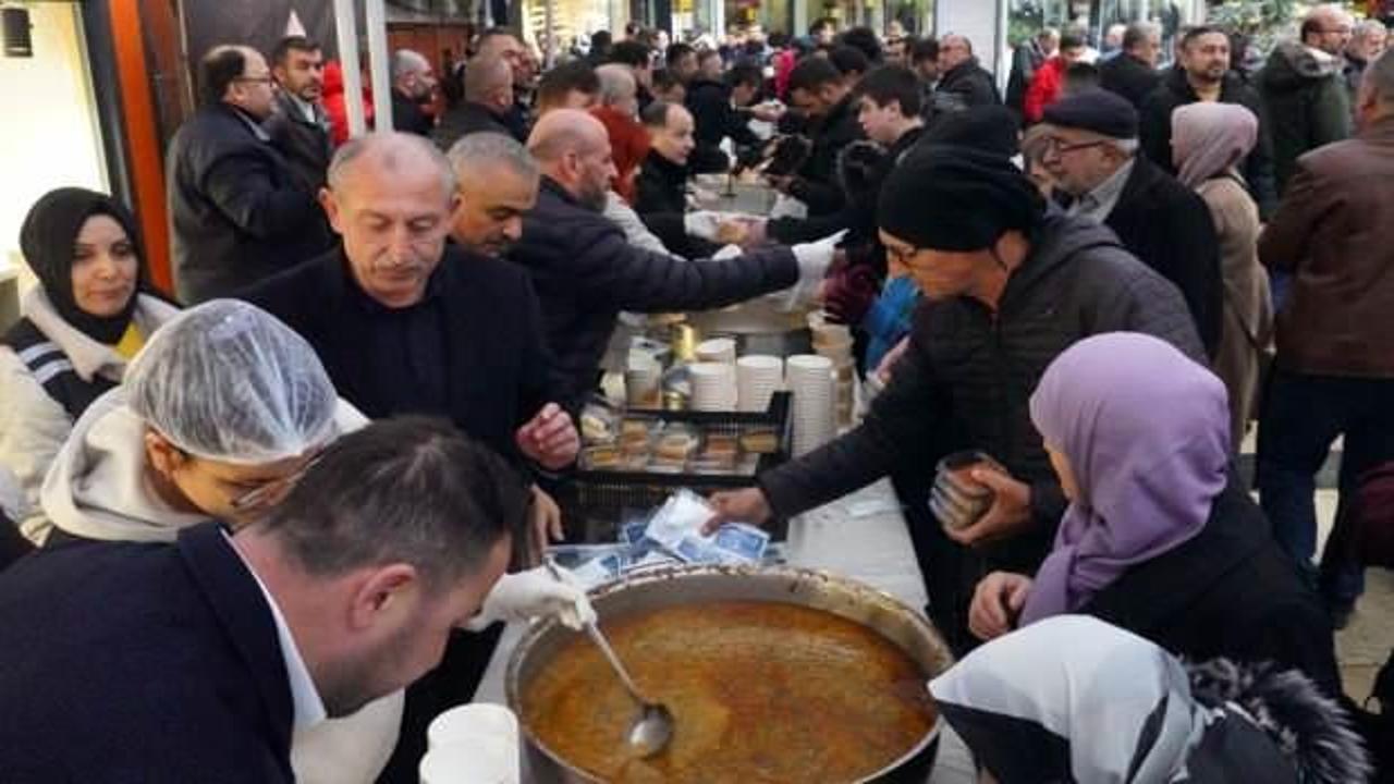 “En kötü yemek” listesine tepki olarak karalahana çorbası dağıttılar