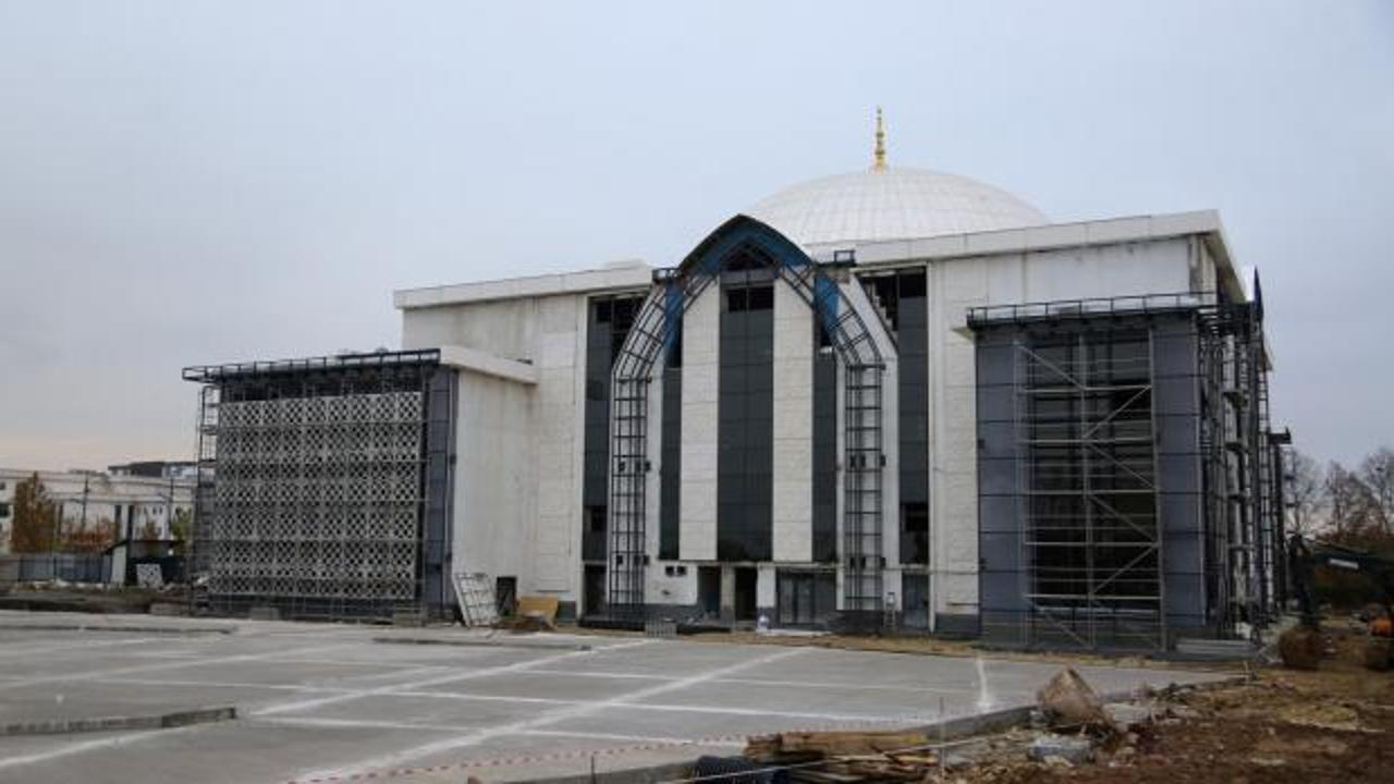 Kartepe’nin modern mimarili camisi yükseliyor