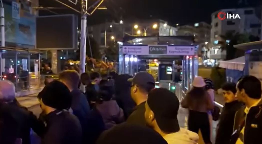 Güngören’de tramvay yolunda çalışma nedeniyle duraklarda yoğunluk oluştu