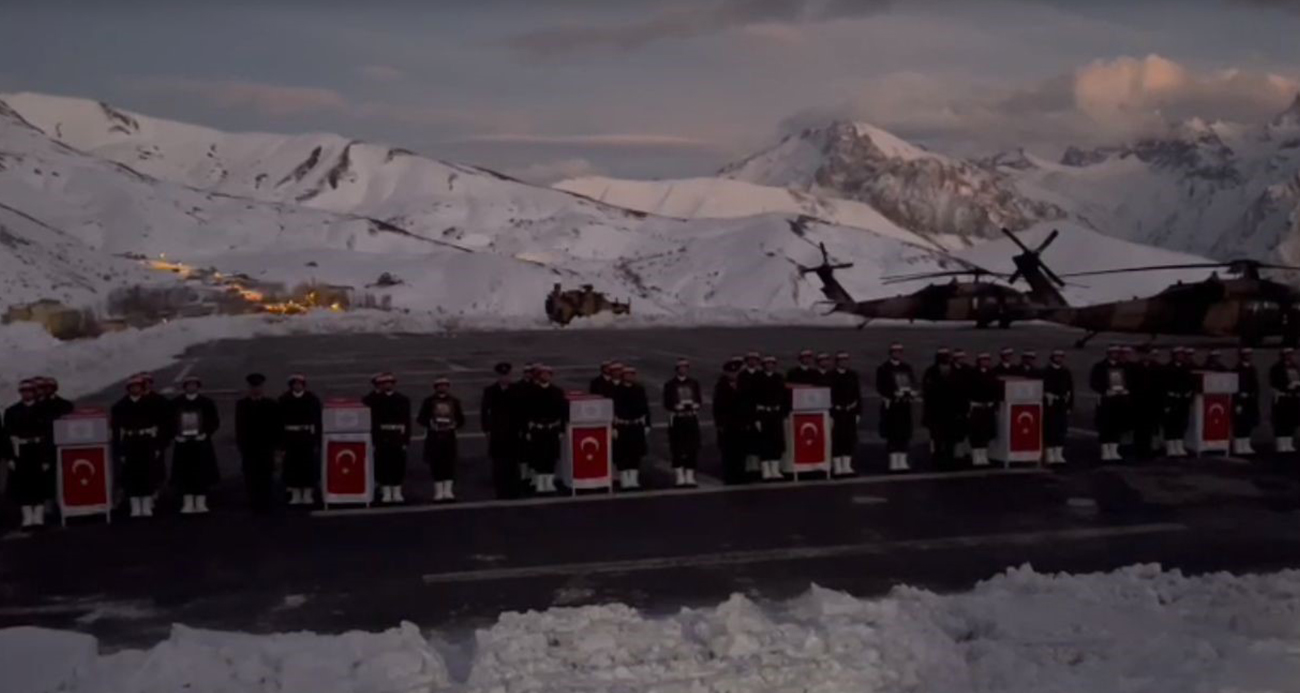 Hakkari’de şehitler için tören düzenlendi