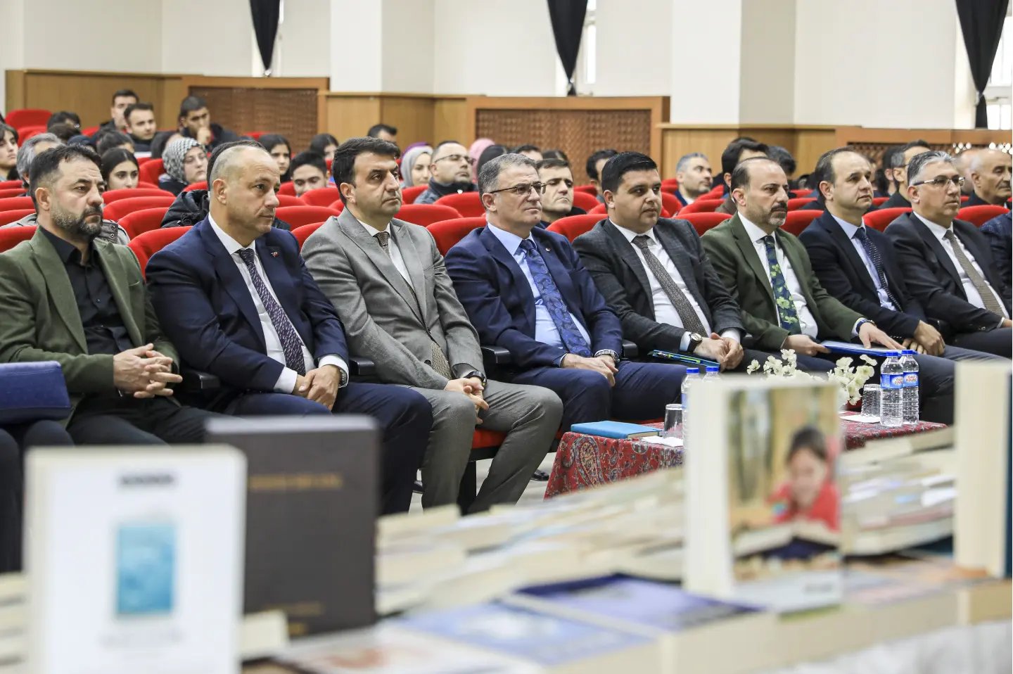 Van’da kütüphanelere kitap dağıtım lansmanı yapıldı