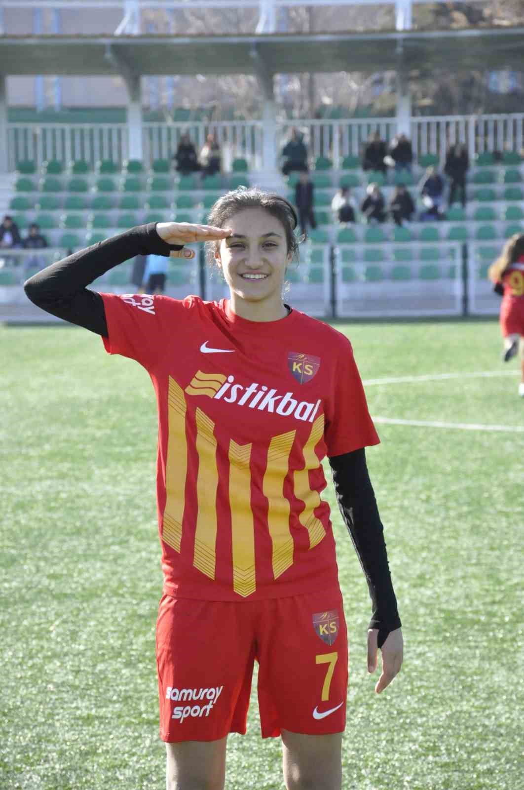 Zeynep Bilir’den gol sonrası asker selamı