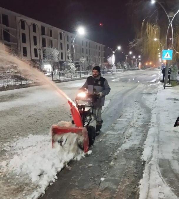 Gürpınar’da Yoğun Kar Mesaisi