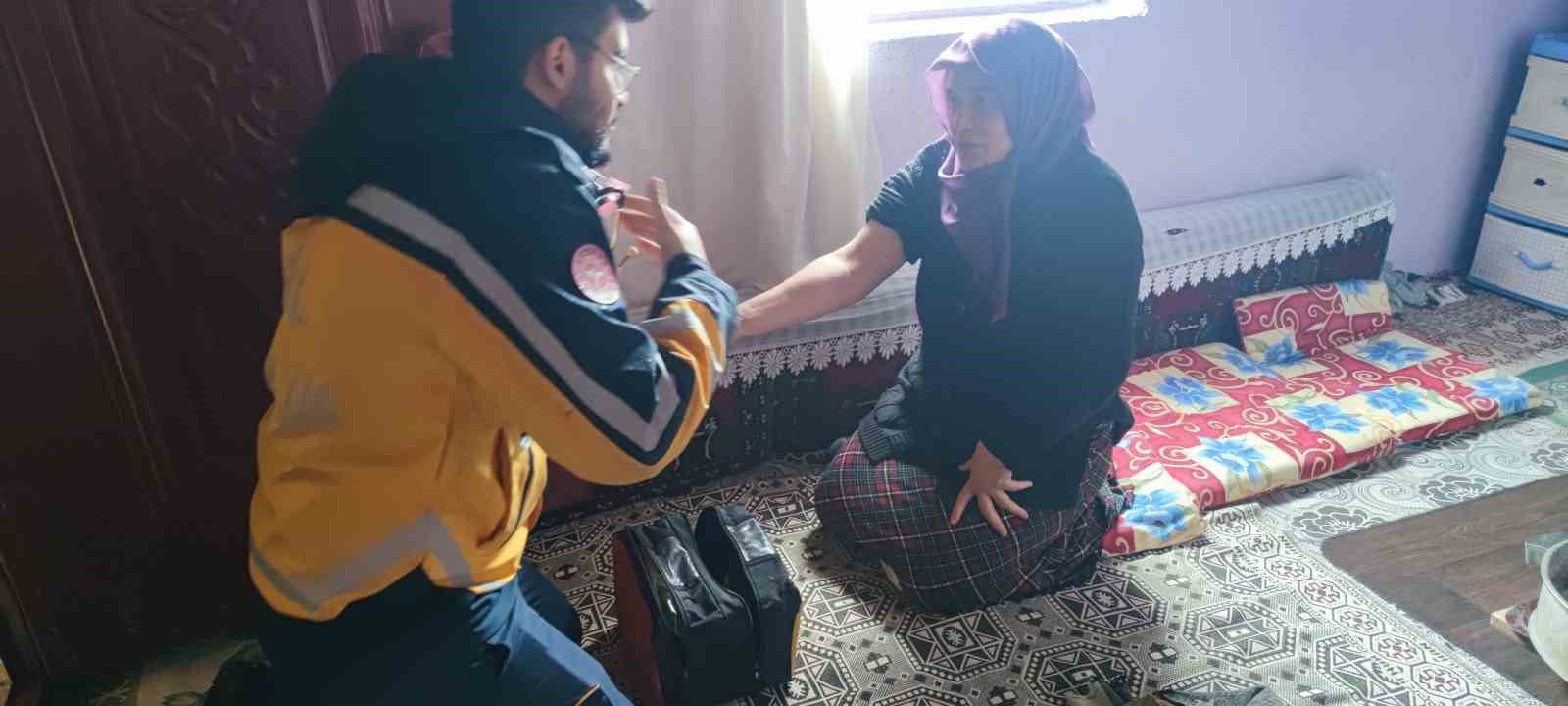 Ağrı’da hamile kadın paletli ambulansla kurtarıldı