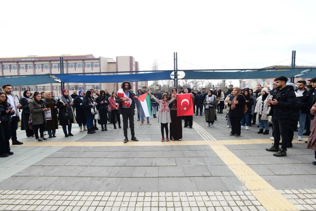 Van YYÜ’de “Gazze için Zaman Dursun” etkinliği yapıldı