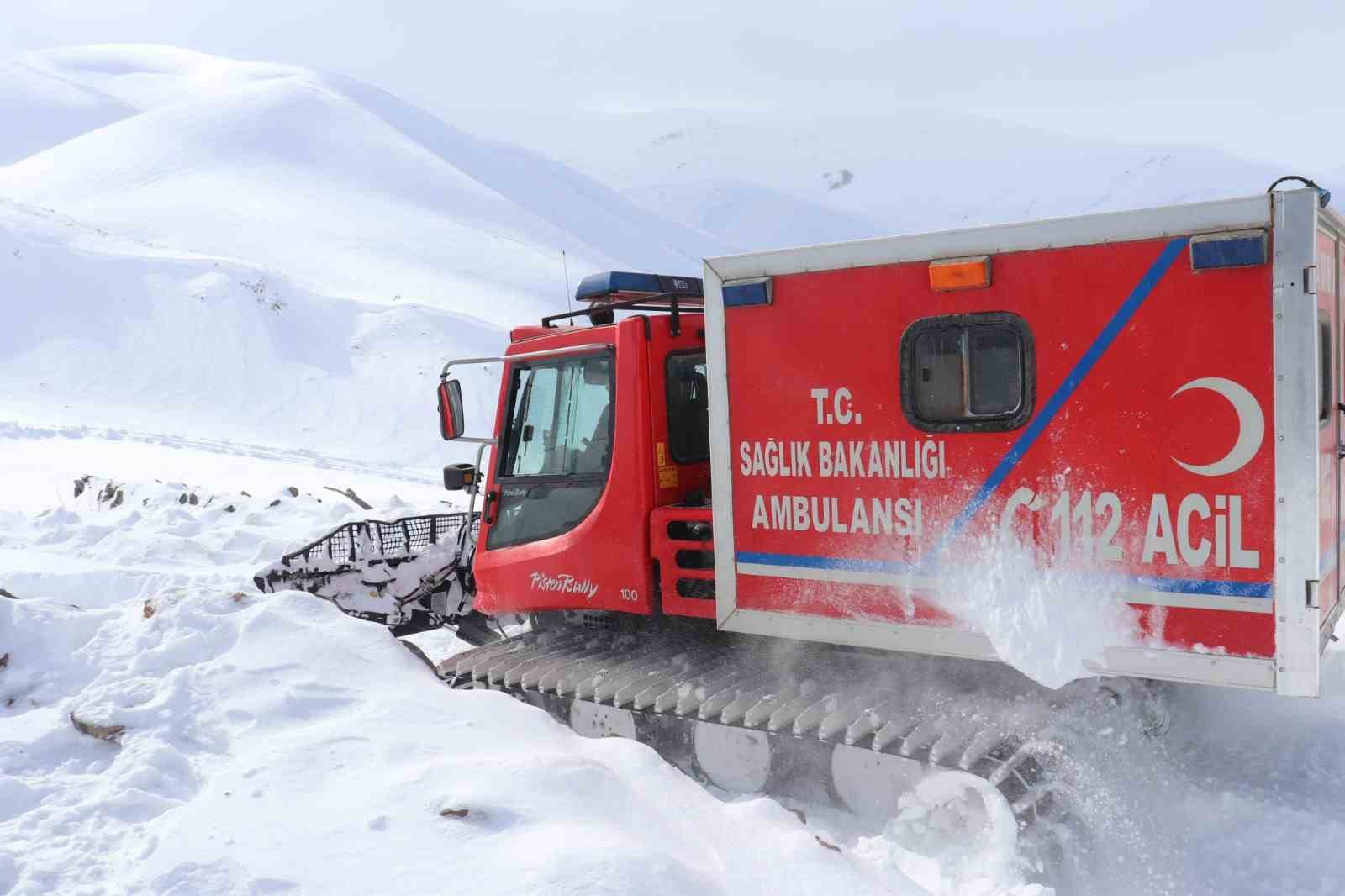 Ağrı’da 4 kardeşin yardımına paletli ambulans yetişti