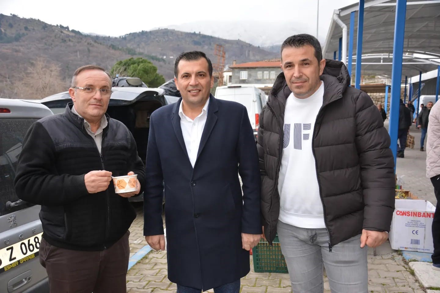 Başkan Atlı esnaf ve vatandaşların içini ısıttı