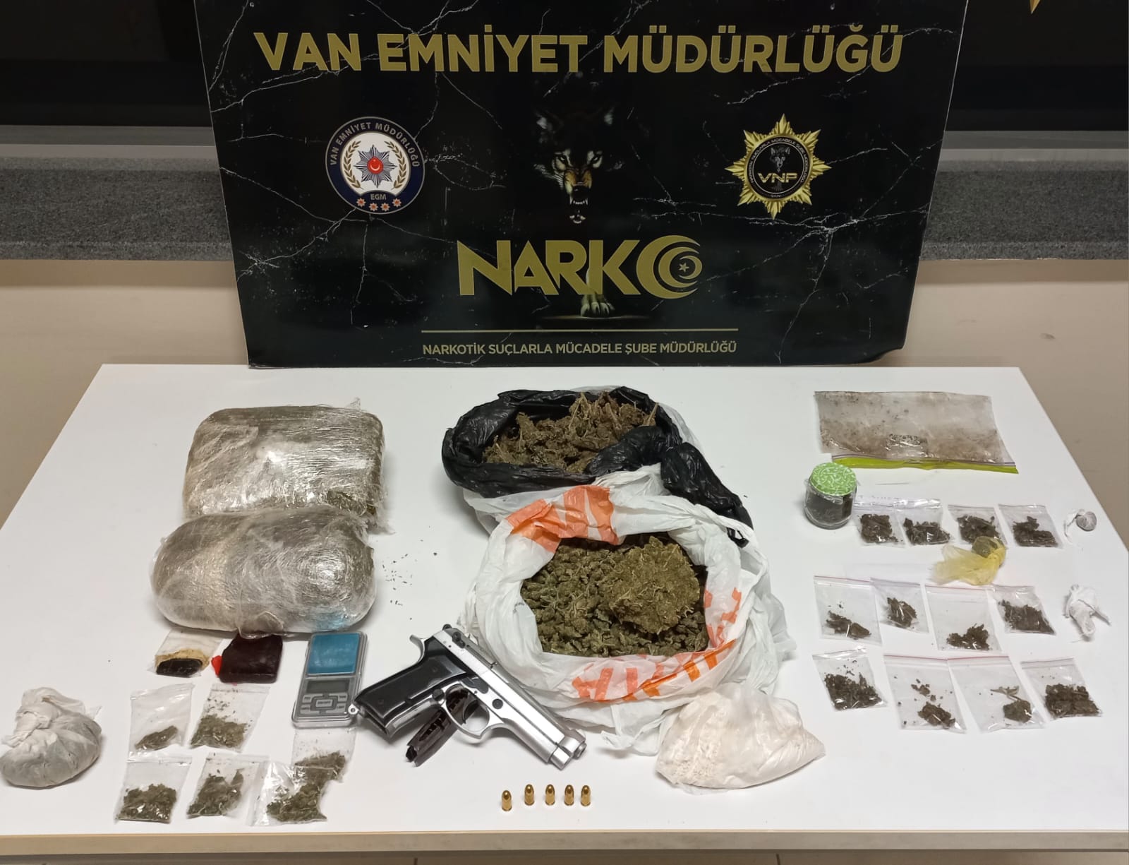 Van’da 14 şahsa yasal işlem yapıldı