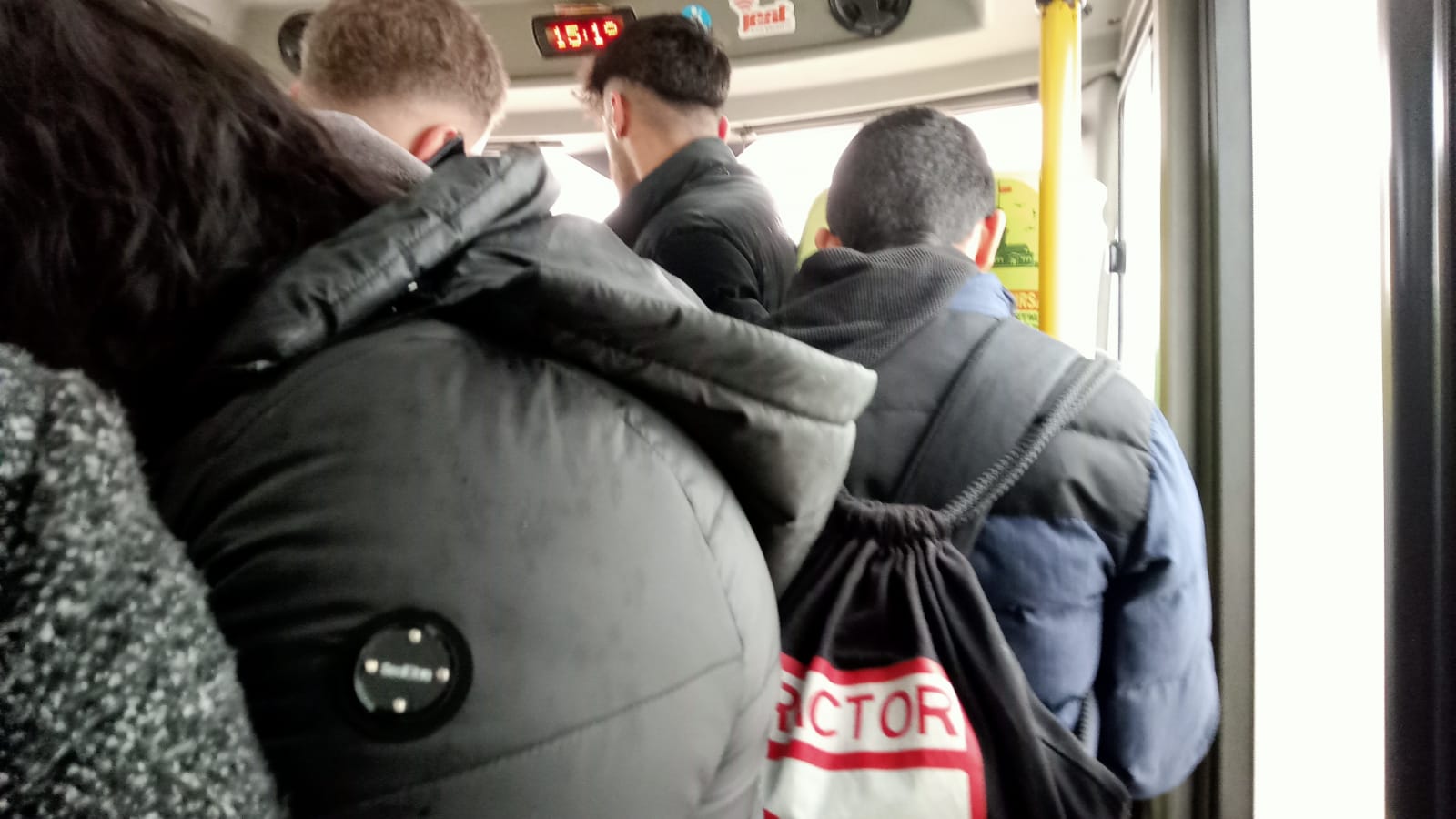 Vanlılar kurallara uymayan minibüs şoförlerinden şikâyetçi