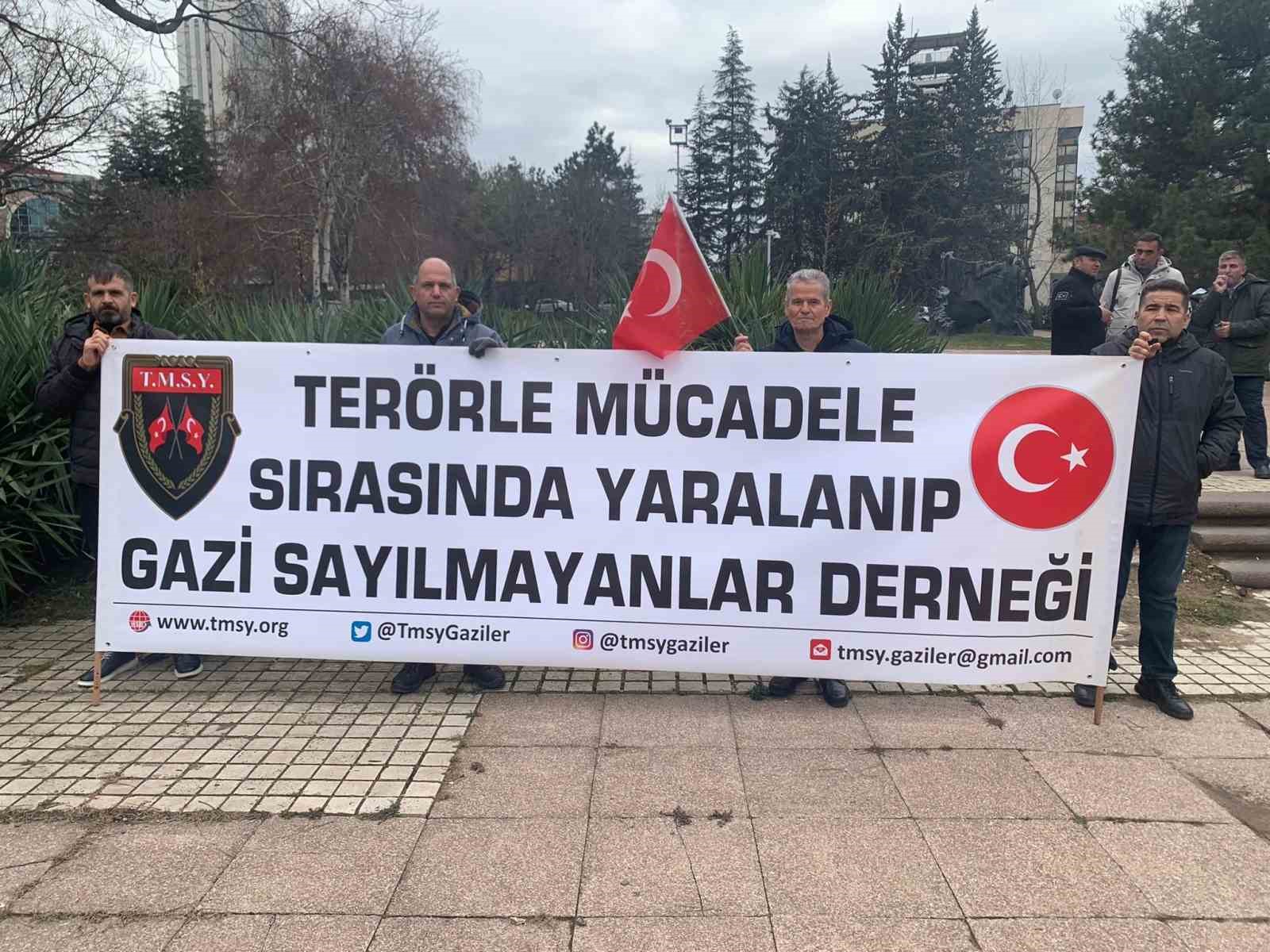 TÜGŞAV’dan “DEM Parti kapatılsın” eylemi