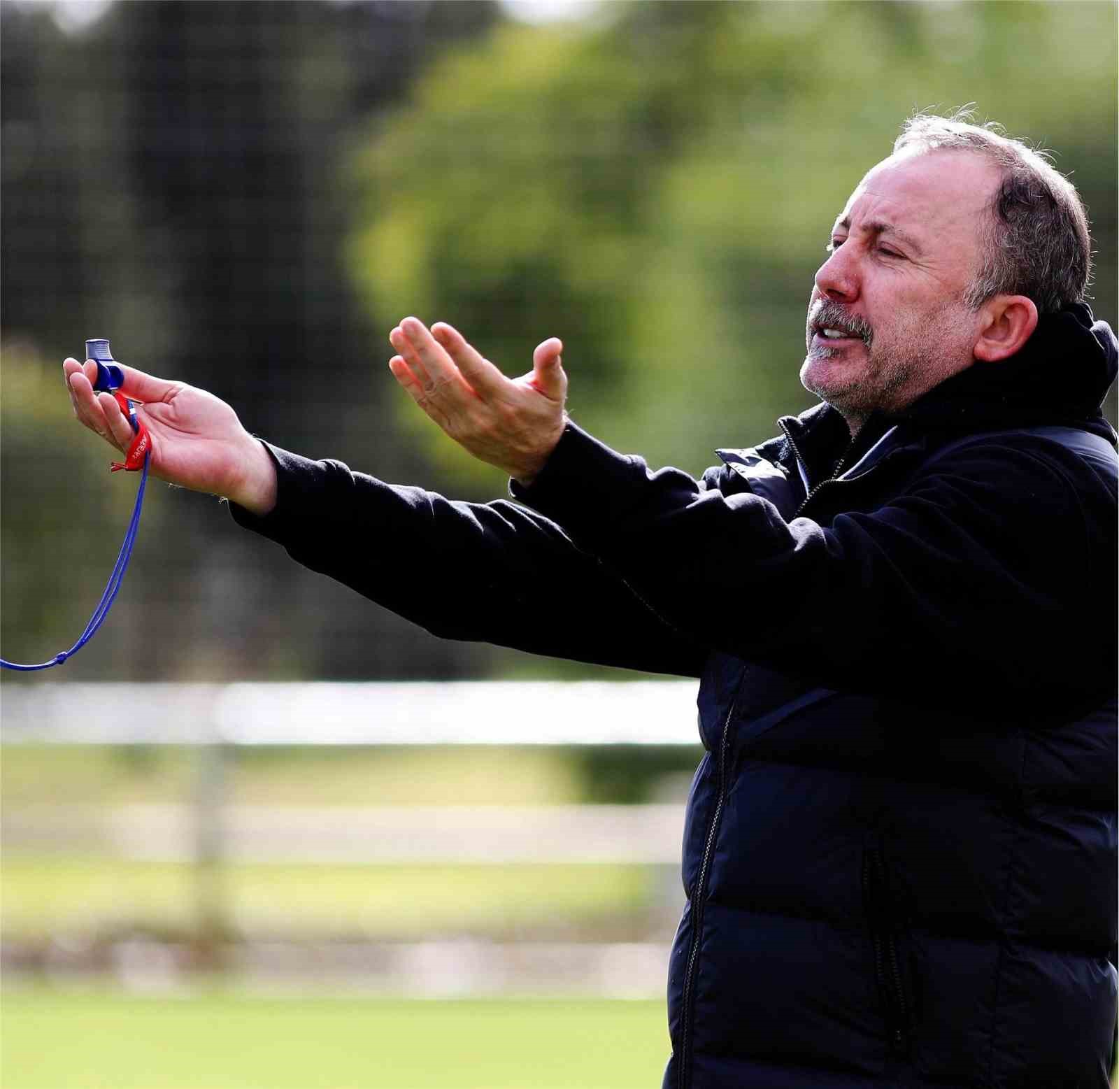 Antalyaspor’da hedef kupada turu geçmek