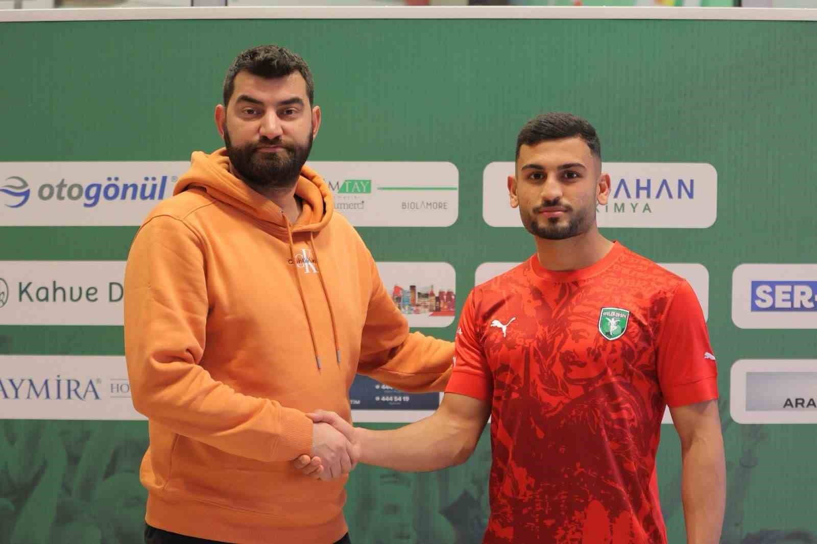 Efeler 09 SFK ’Çelik’i kadrosuna kattı