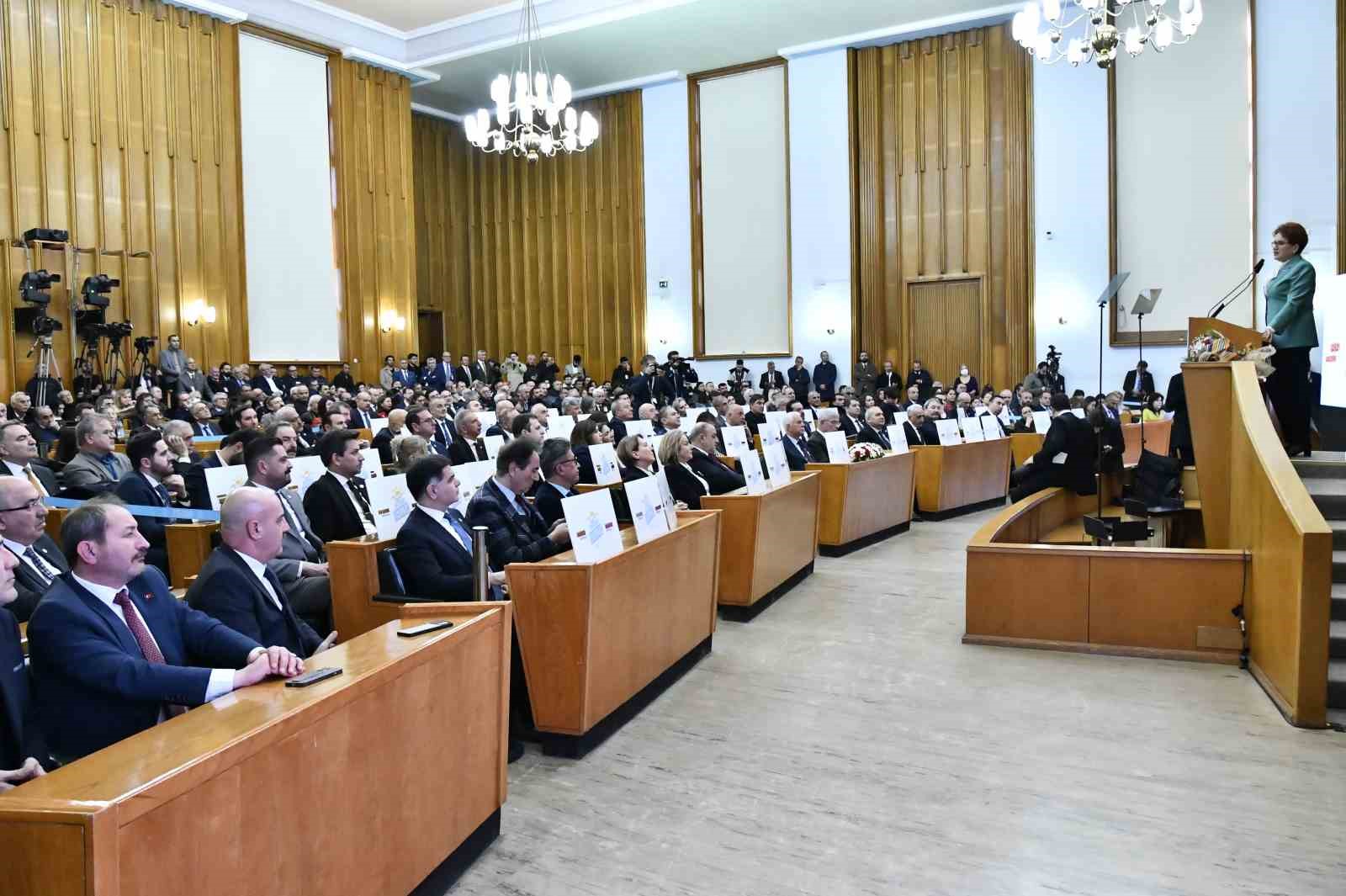 Meral Akşener’den sert sözler: ‘Bizi engellemeye çalışan Beştepe değil, Saraçhane’