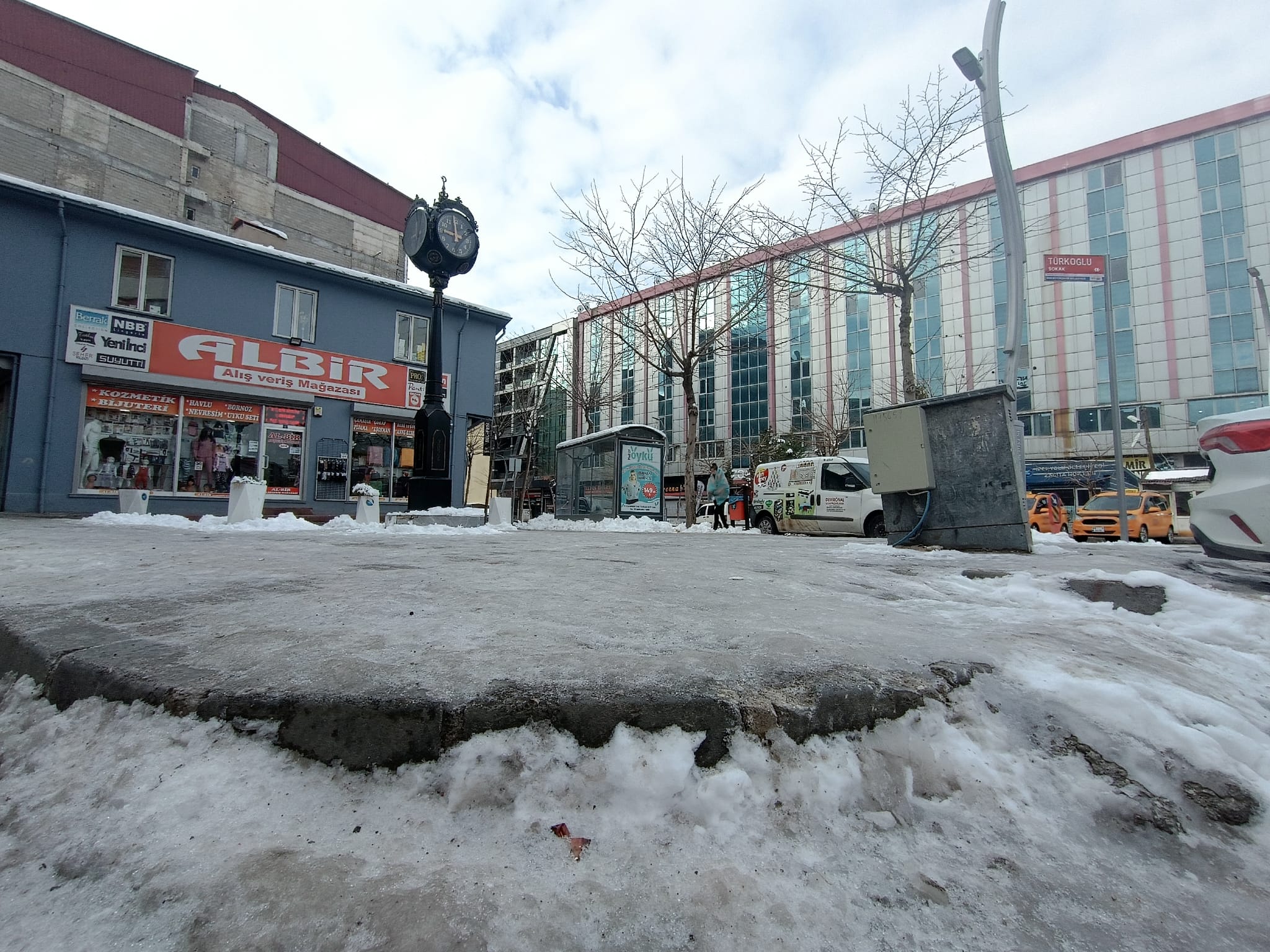 Van’da yollarda ve kaldırımlarda yürümek çok tehlikeli!