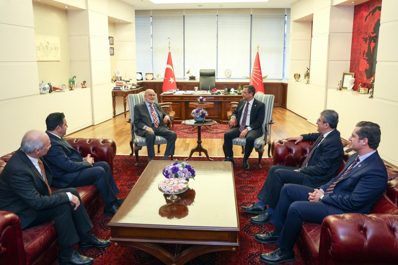 Özgür Özel, Karamollaoğlu ile görüştü