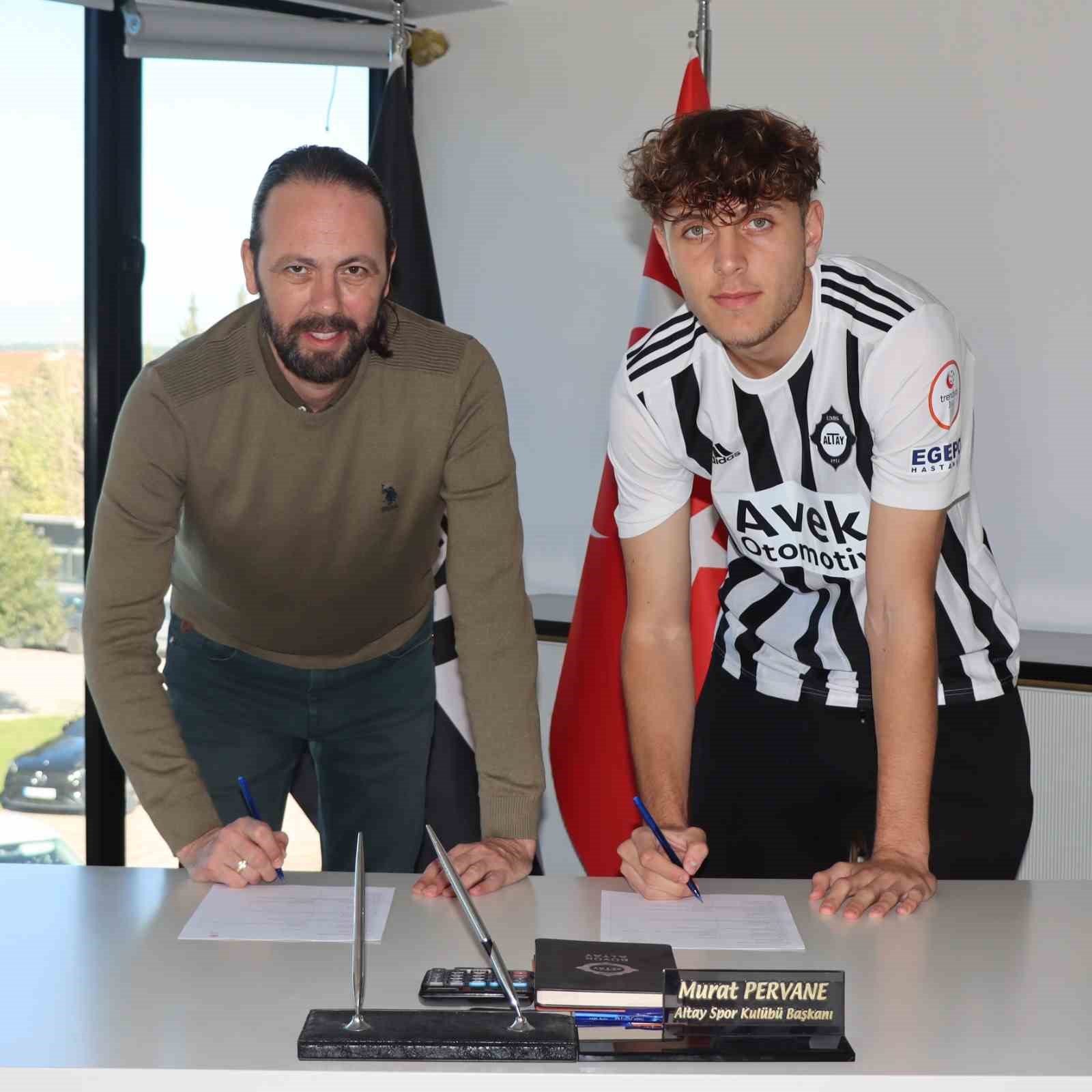 Altay’da 2005 doğumlu Hikmet Çolak, profesyonel oldu