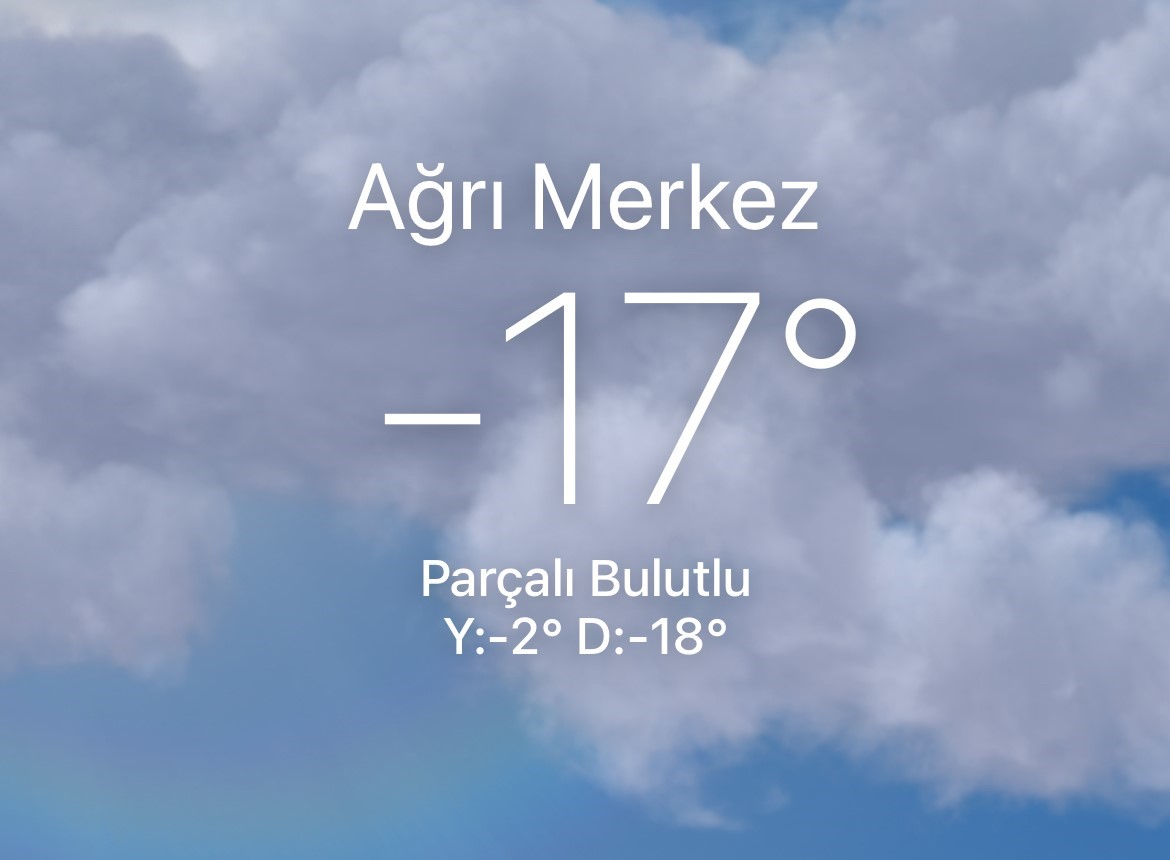 Ağrı’da dev buz sarkıtları oluştu