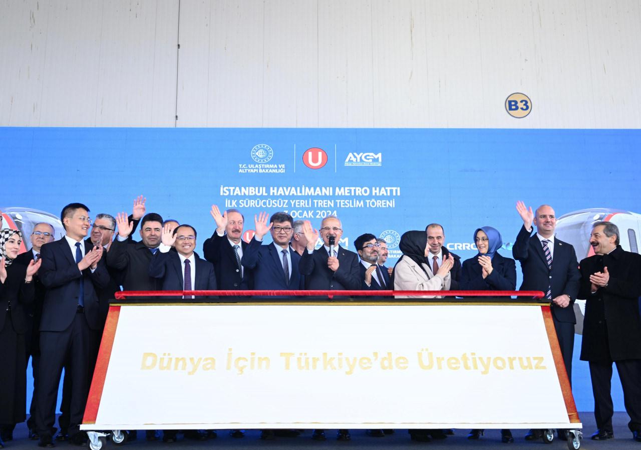 Sürücüsüz yerli tren seti raylara çıkmaya hazır