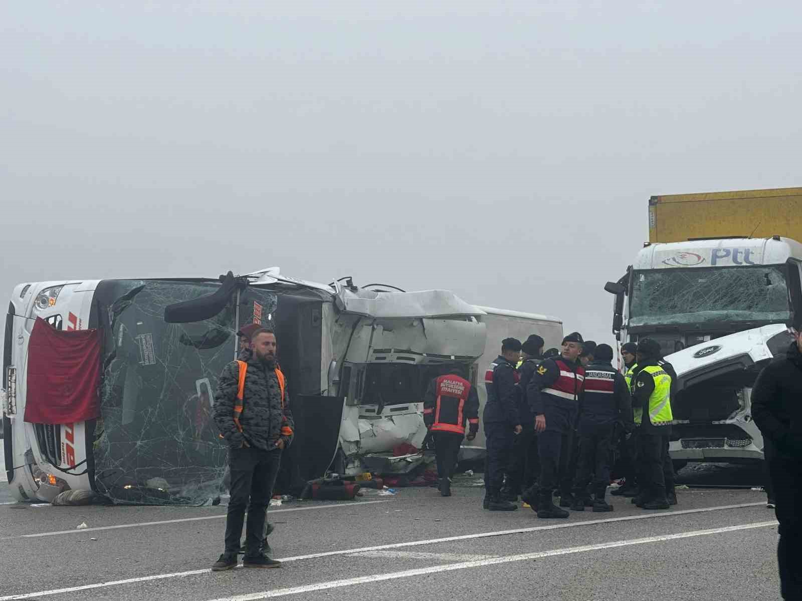 Malatya’da yolcu otobüsü devrildi: 4 ölü, 36 yaralı