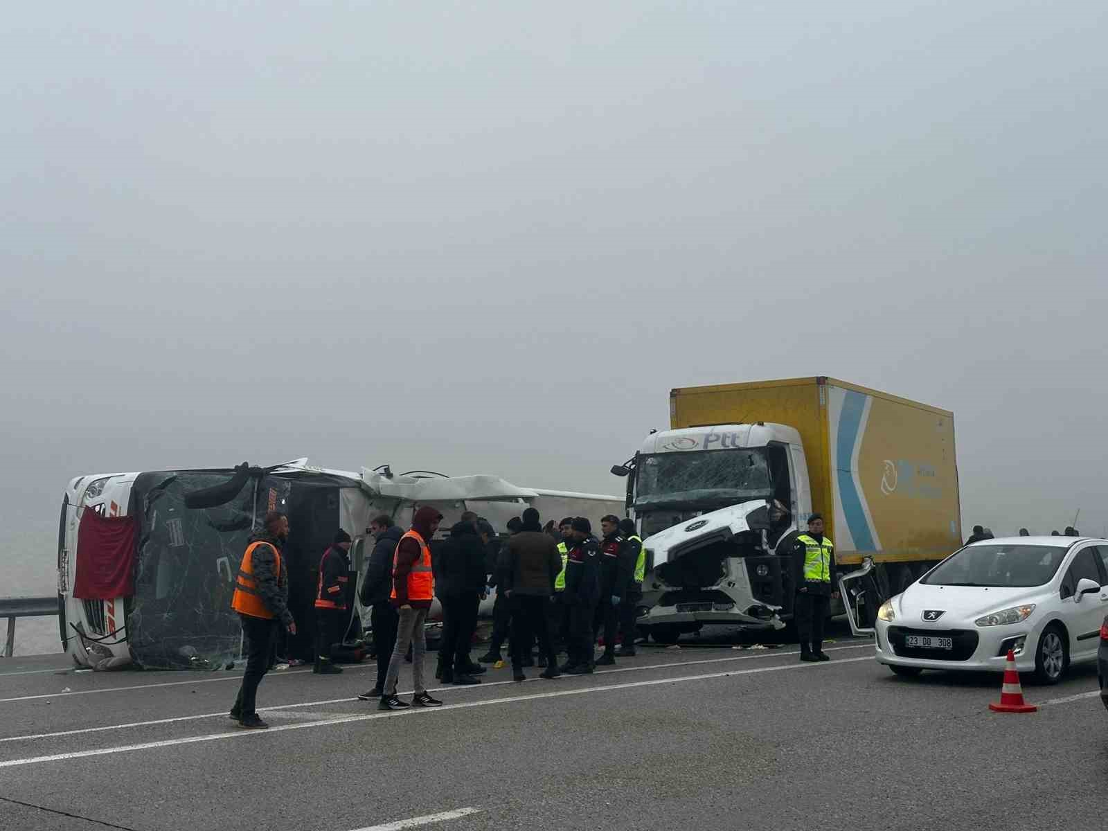 Malatya’da yolcu otobüsü devrildi: 4 ölü, 36 yaralı