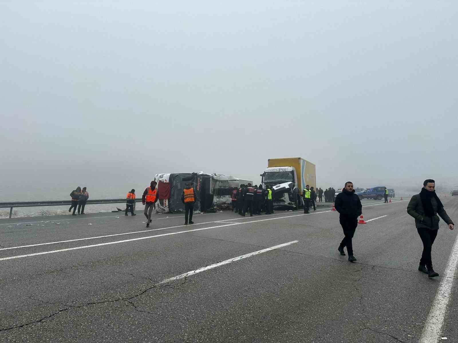 Malatya’da yolcu otobüsü devrildi: 4 ölü, 36 yaralı