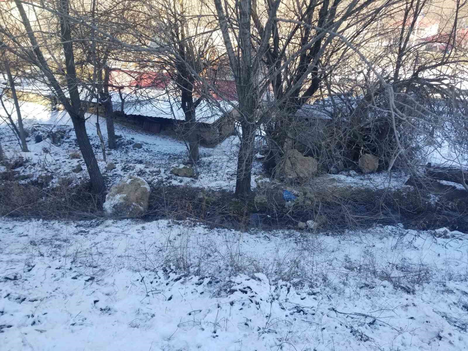 Yuvarlanan kayalar evleri teğet geçti