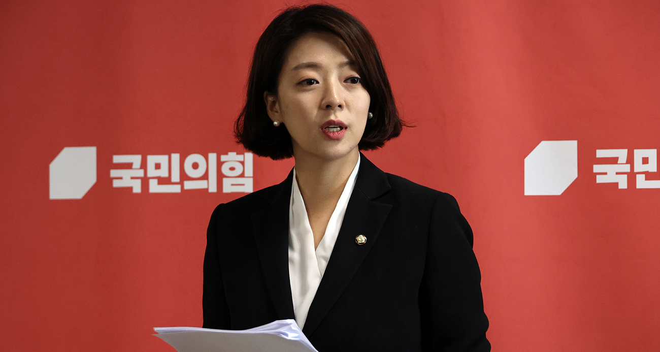 Güney Koreli milletvekiline taşlı saldırının görüntüleri ortaya çıktı: Onlarca kez başına vurdu