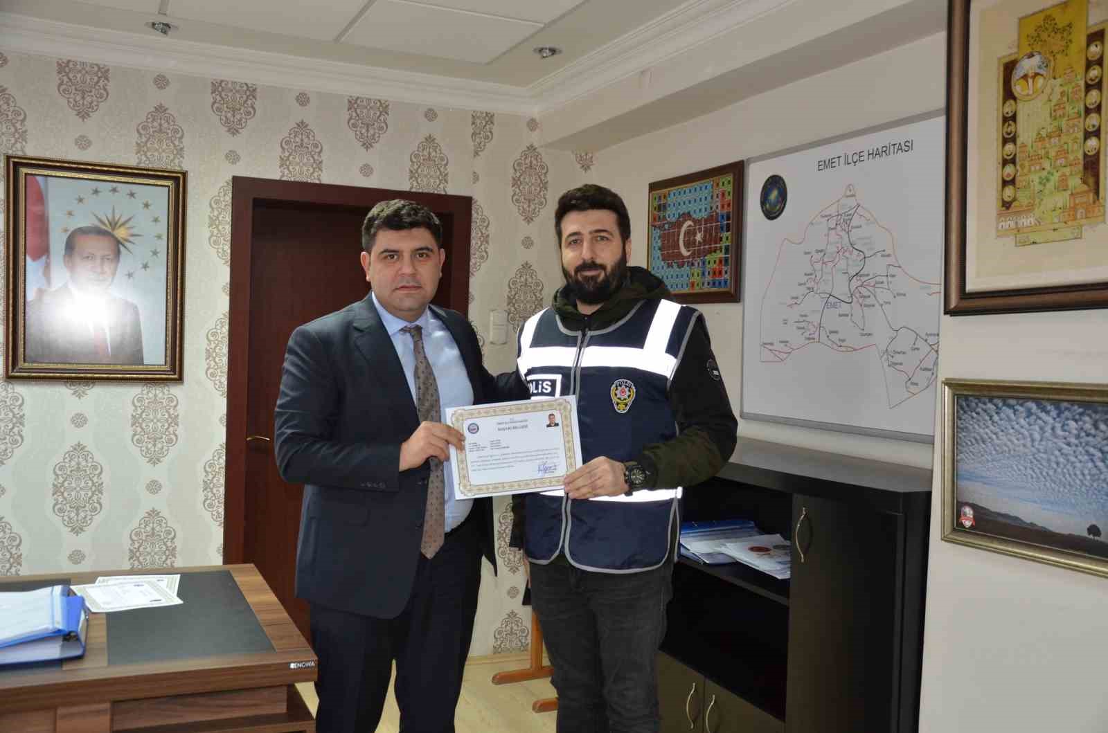Emet’te başarılı polislere başarı belgesi