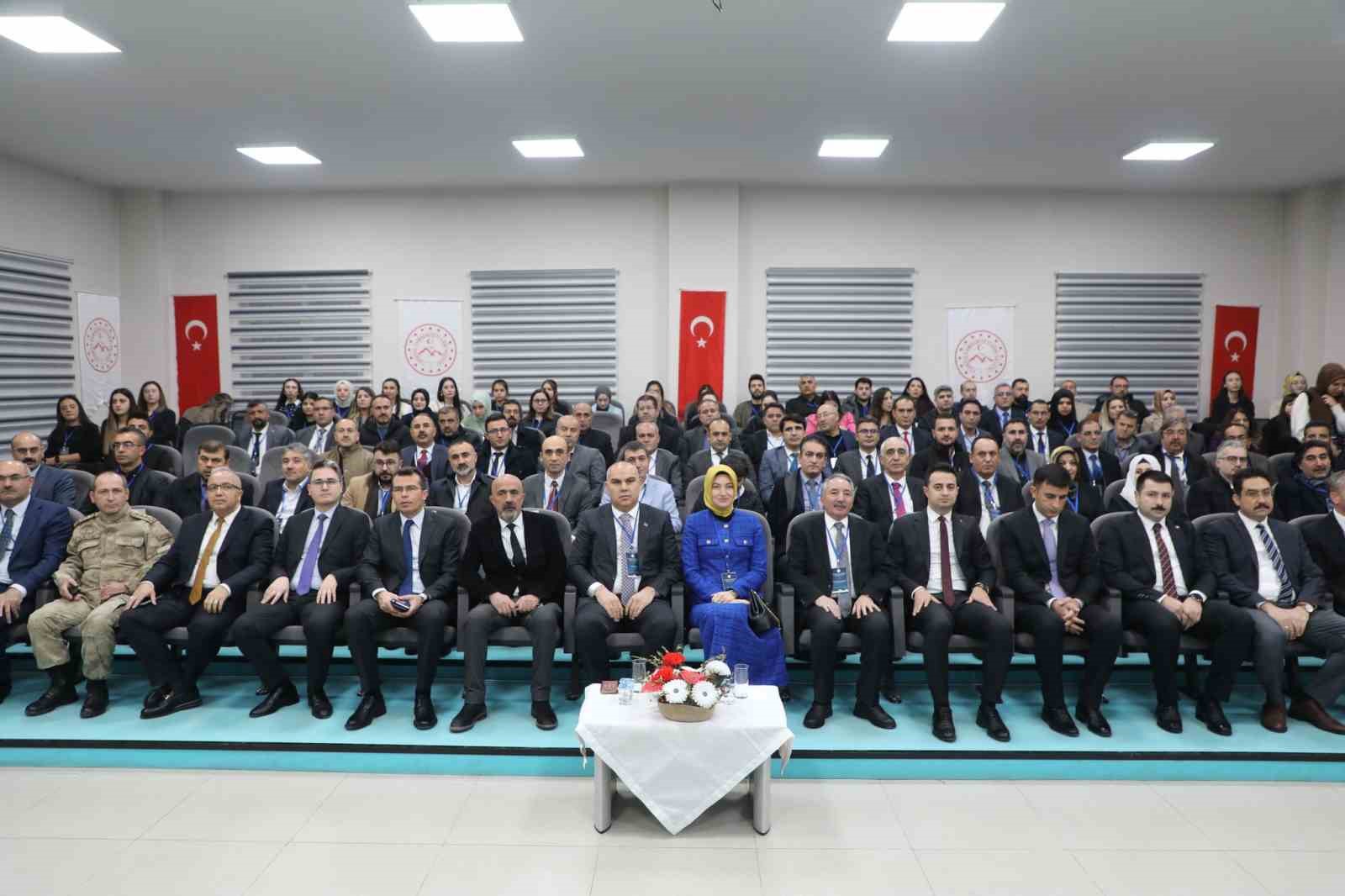 Ağrı’da, “Türkiye’nin Zirvesinde Eğitim Çalıştayı” programı