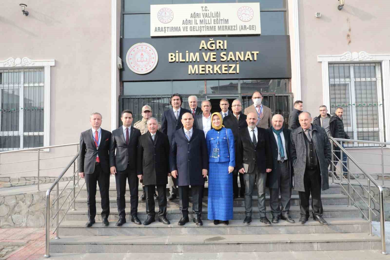 Ağrı’da, “Türkiye’nin Zirvesinde Eğitim Çalıştayı” programı