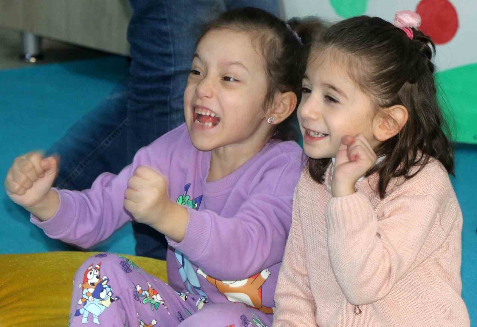 Türkiye’de çok fazla eşi bulunmayan bu sınıfta minik öğrencilere masal anlatılıyor