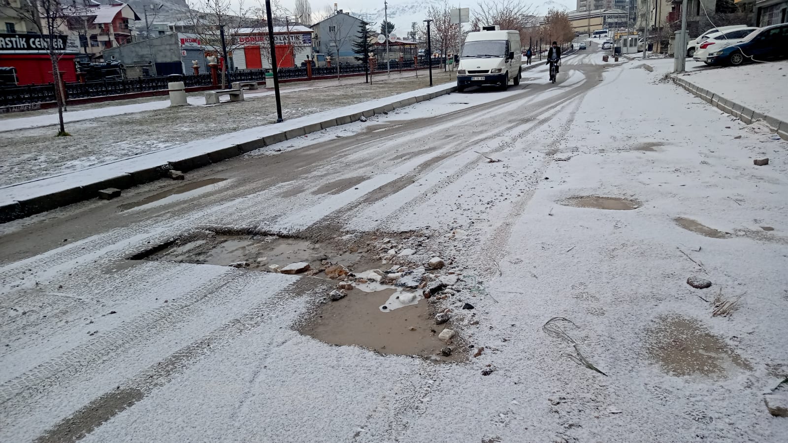 Tuşba’nın Yamalı ve Çukur Yolları