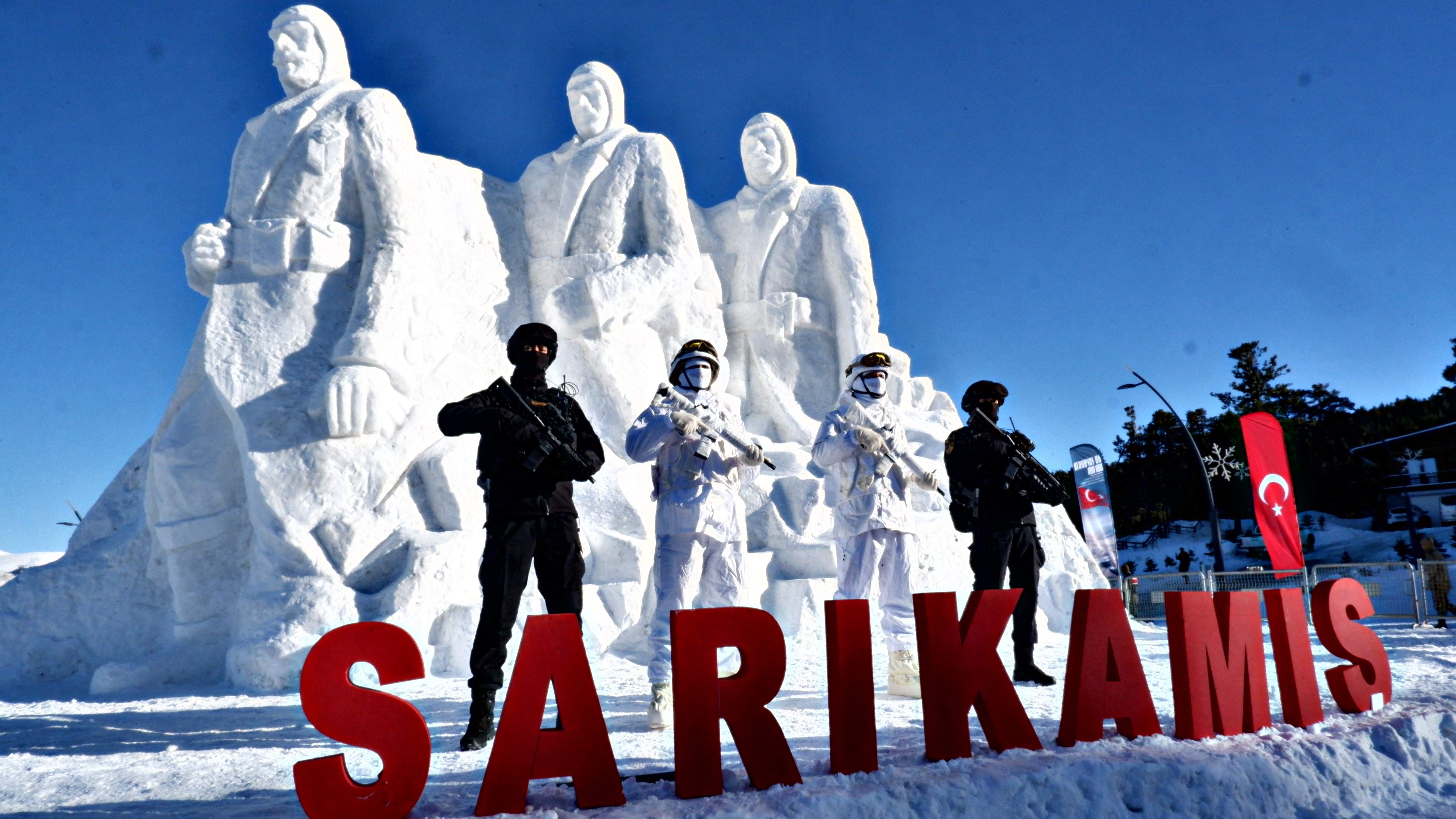 Sarıkamış’ta kardan heykellerinin açılışı yapıldı