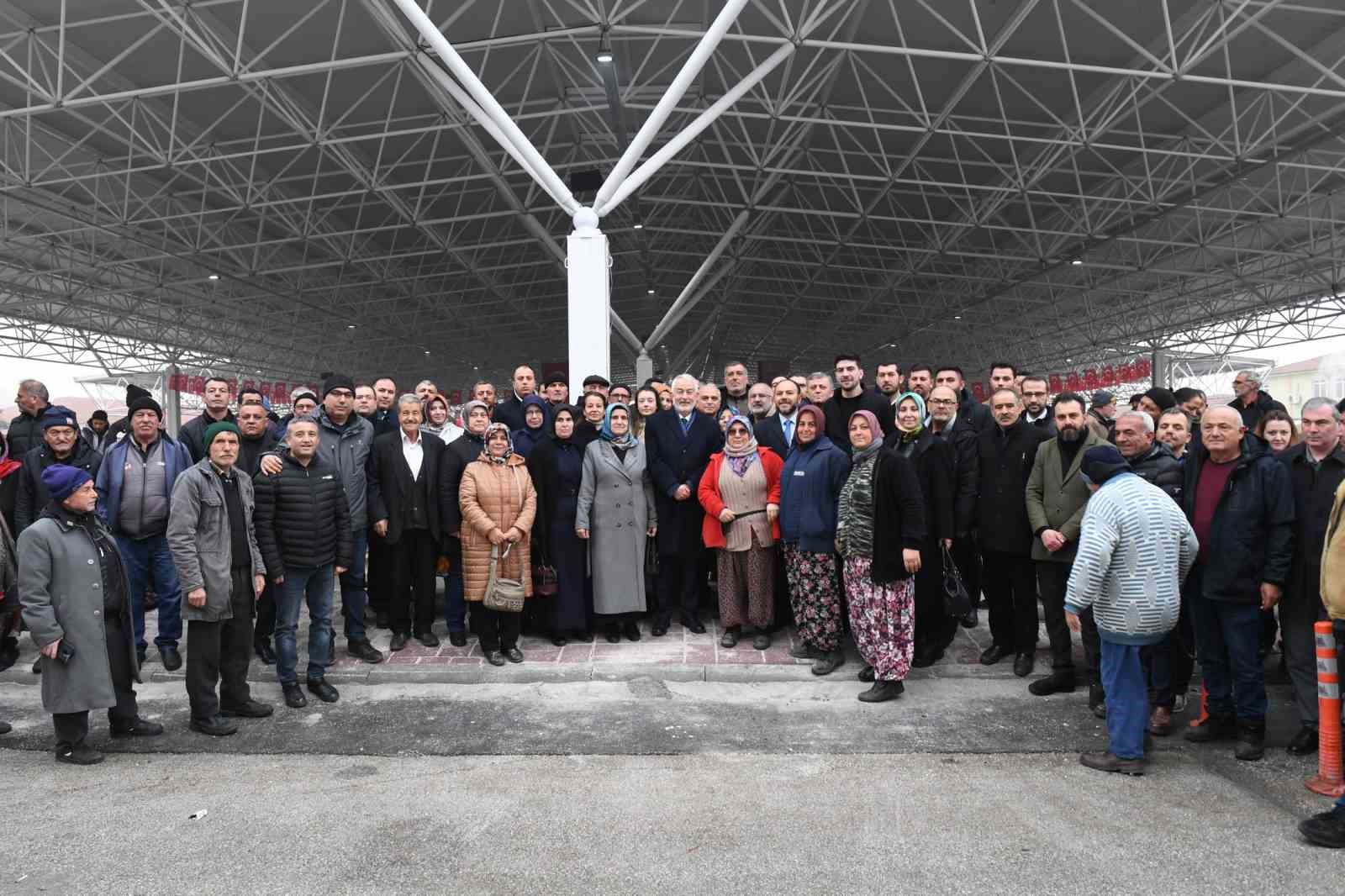 Isparta’da yoğun kar sebebiyle çöken kapalı pazar yeniden inşa edildi