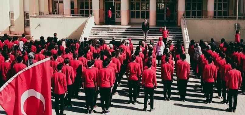 Bütün okullarda şehitler için saygı duruşunda bulunulacak