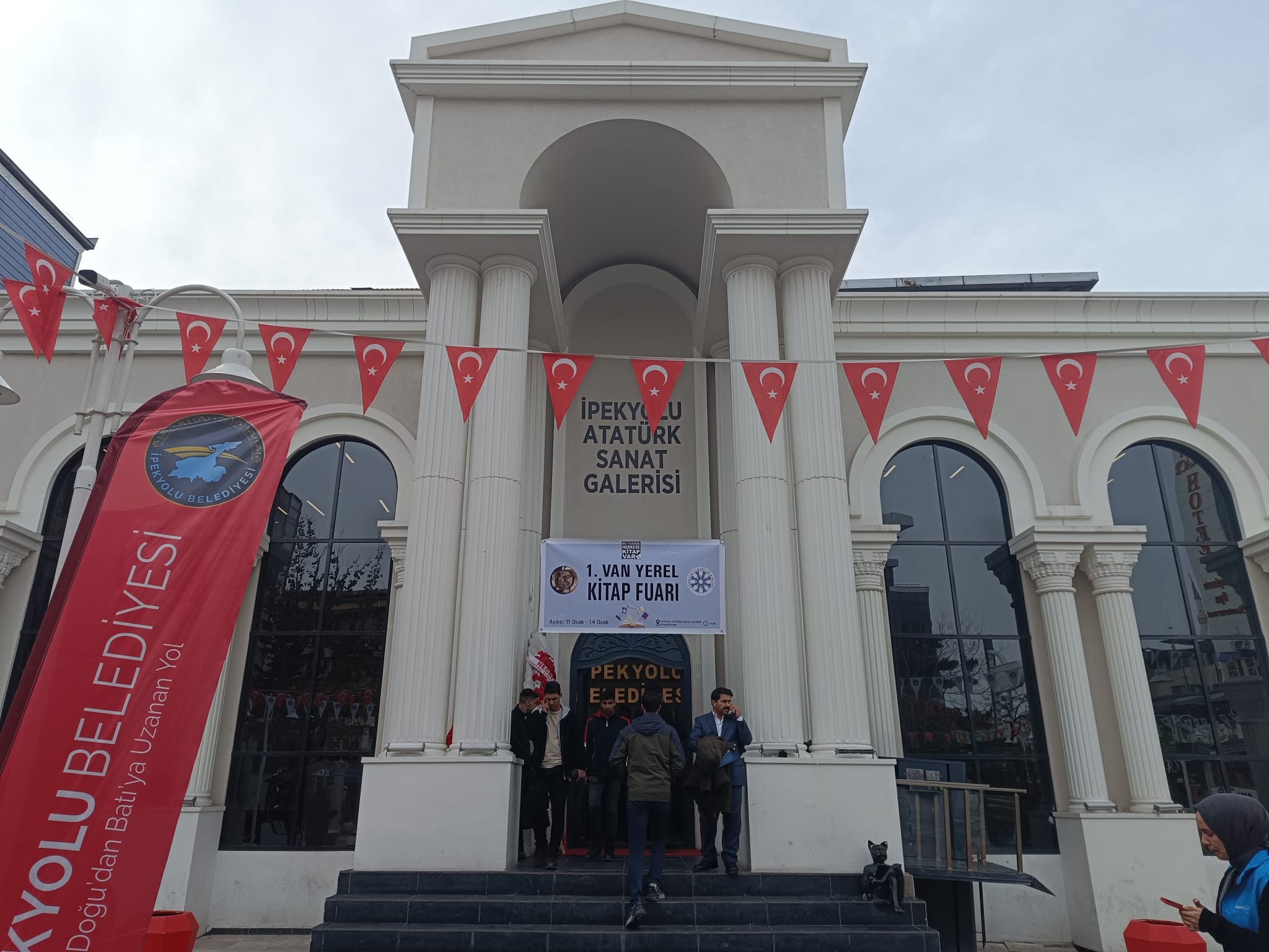 Van 1.Yerel Kitap Fuarı kapılarını açtı