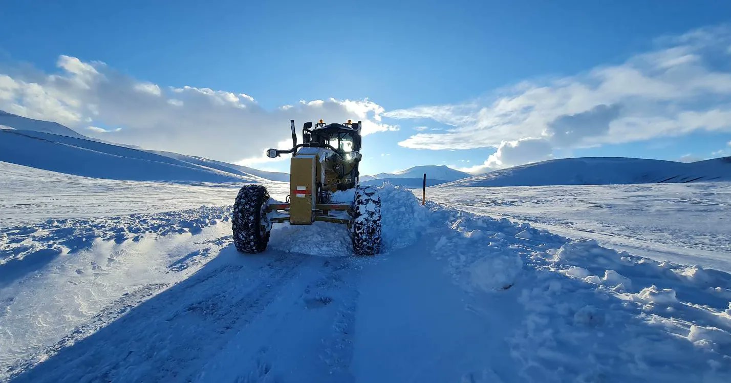 Van’da 35 yerleşim yerinin yolu ulaşıma kapandı