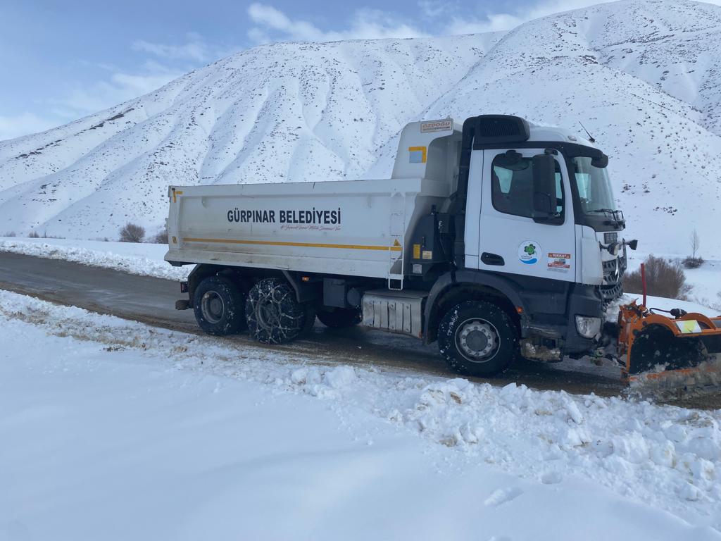 Gürpınar Belediyesi Karla Mücadele Çalışmalarını Sürdürüyor