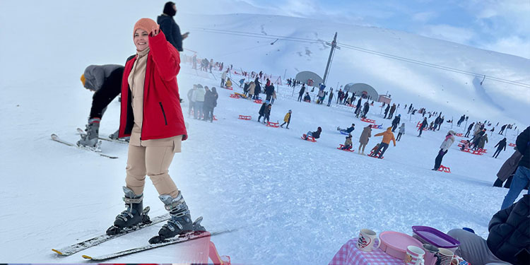 Vanlılar kayak ve halay keyfini bir arada yaşadı
