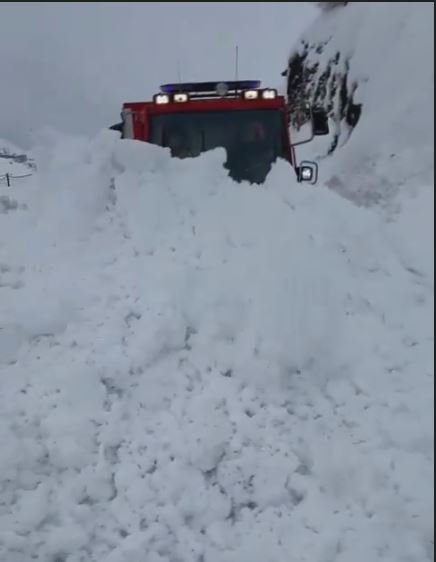 Van’da 65 yaşındaki hasta Snowtrack Ambulans ile hastaneye sevk edildi