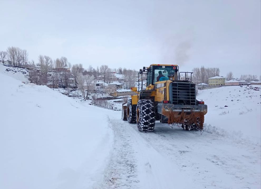 Van’da 671 yerleşim yeri yolu ulaşıma kapandı