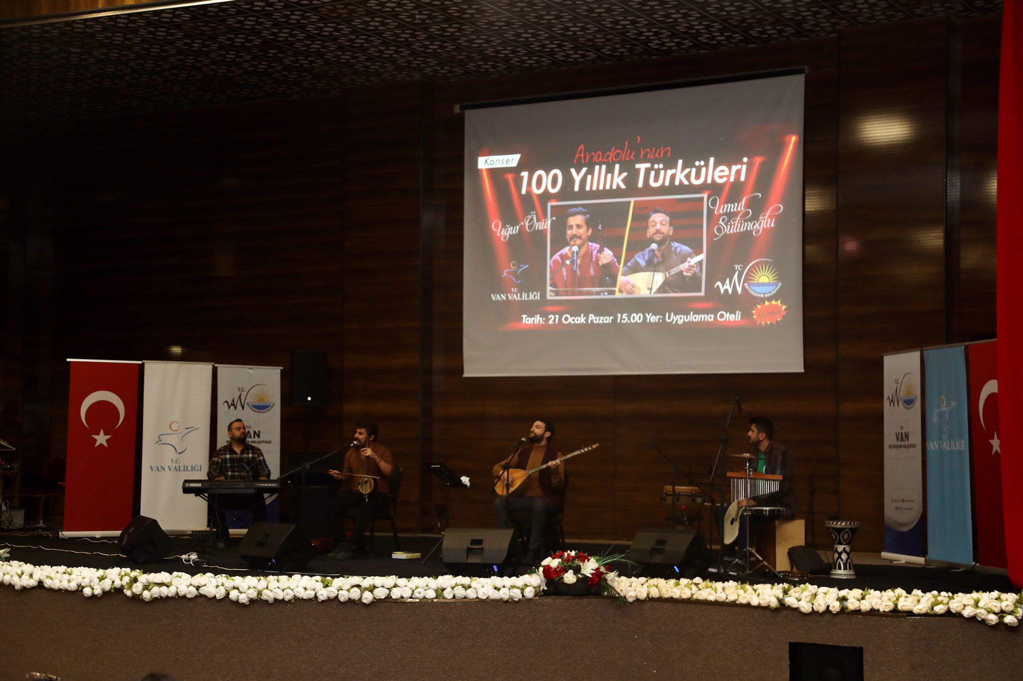 Van’da “Anadolu’nun 100 Yıllık Türküleri” konseri düzenlendi