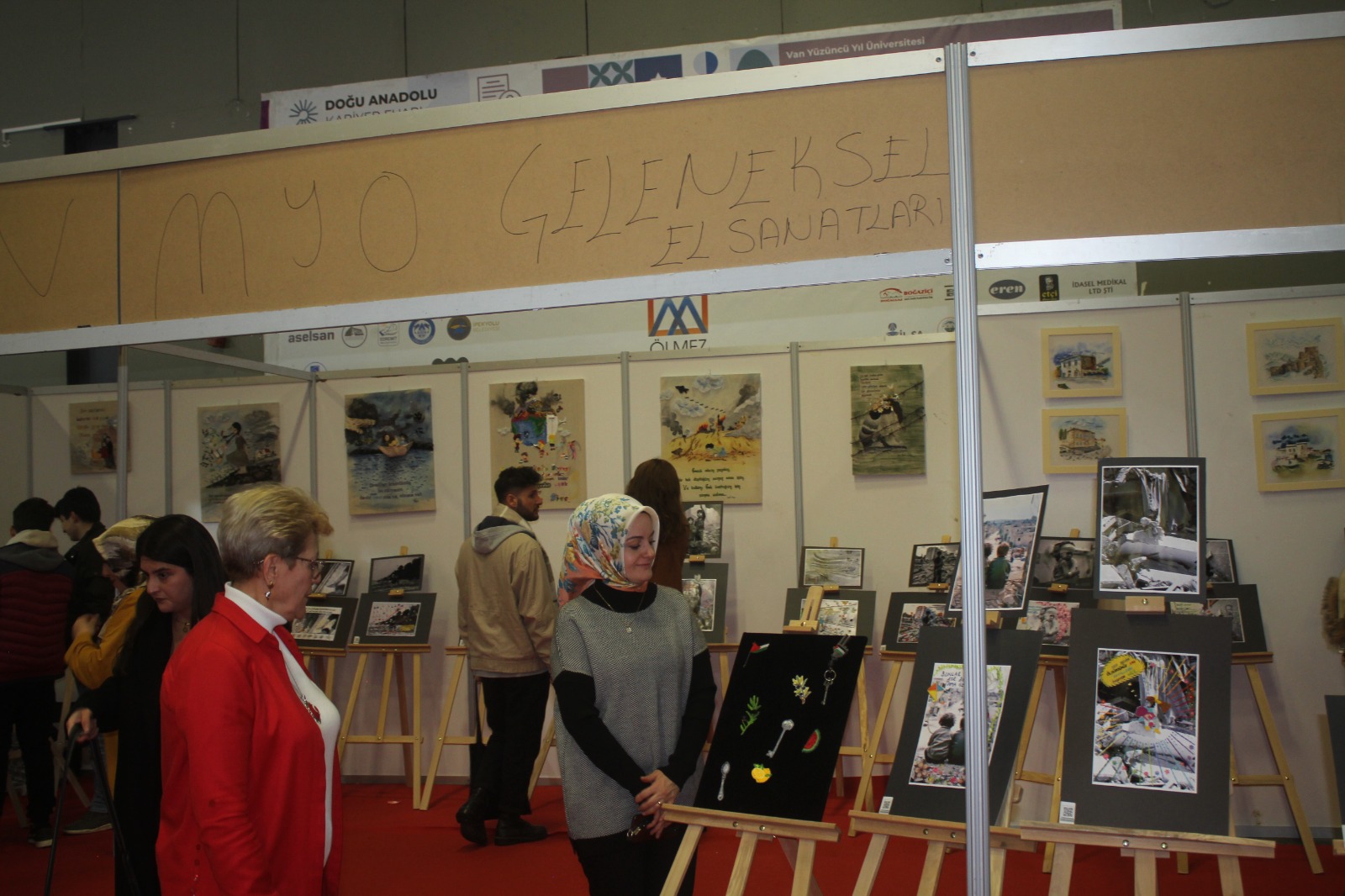 Van’da öğrenciler Filistin sembollerini nakışlara işlediler