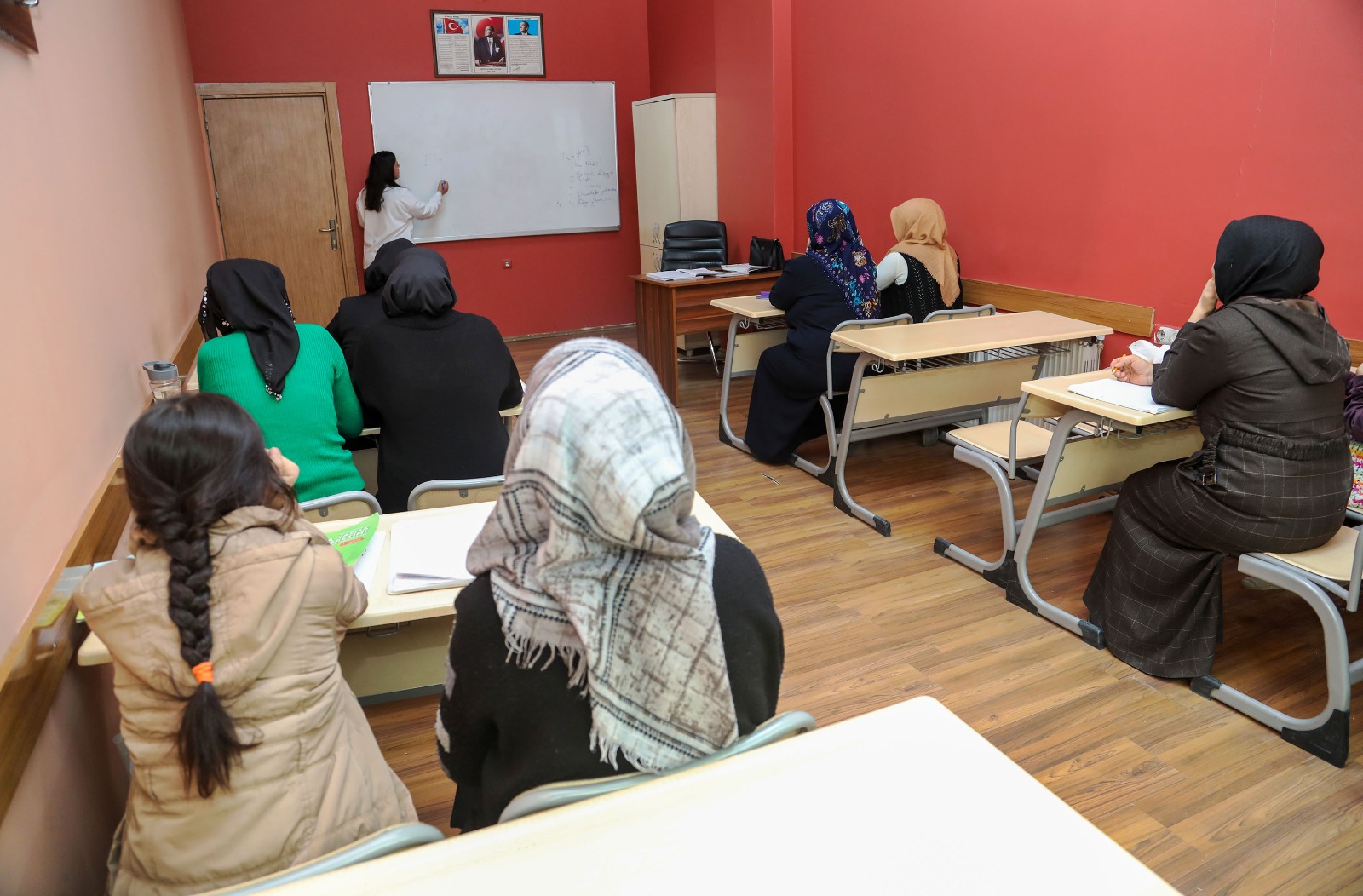 Vanlı kadınlar okuma yazma öğreniyor